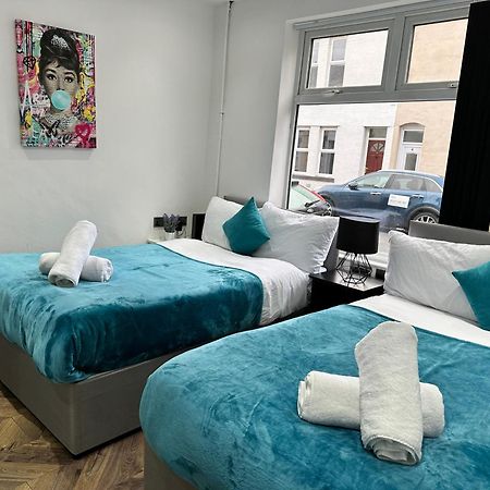 4 Bed 4 Bath House With Free Parking, 5 Mins To Lfc And 15 Mins To City Centre Liverpool Eksteriør bilde