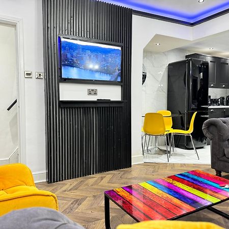 4 Bed 4 Bath House With Free Parking, 5 Mins To Lfc And 15 Mins To City Centre Liverpool Eksteriør bilde