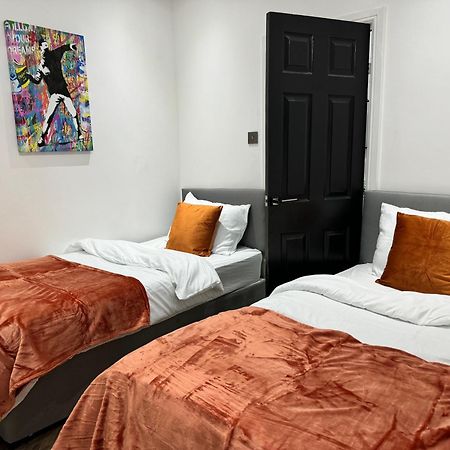 4 Bed 4 Bath House With Free Parking, 5 Mins To Lfc And 15 Mins To City Centre Liverpool Eksteriør bilde