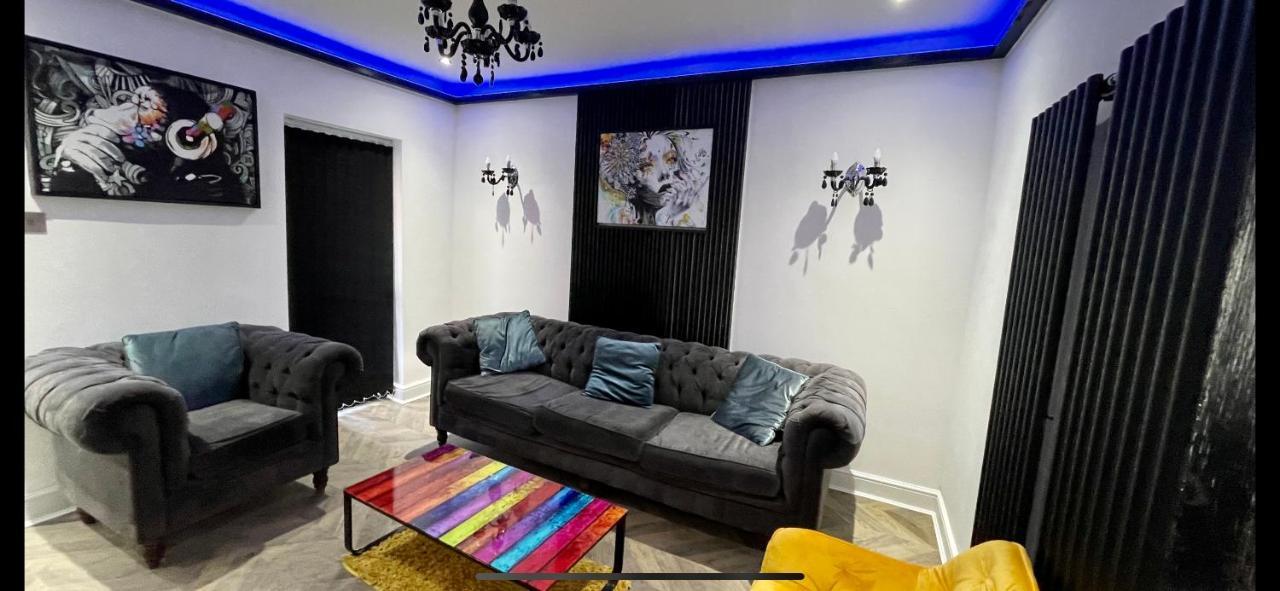 4 Bed 4 Bath House With Free Parking, 5 Mins To Lfc And 15 Mins To City Centre Liverpool Eksteriør bilde