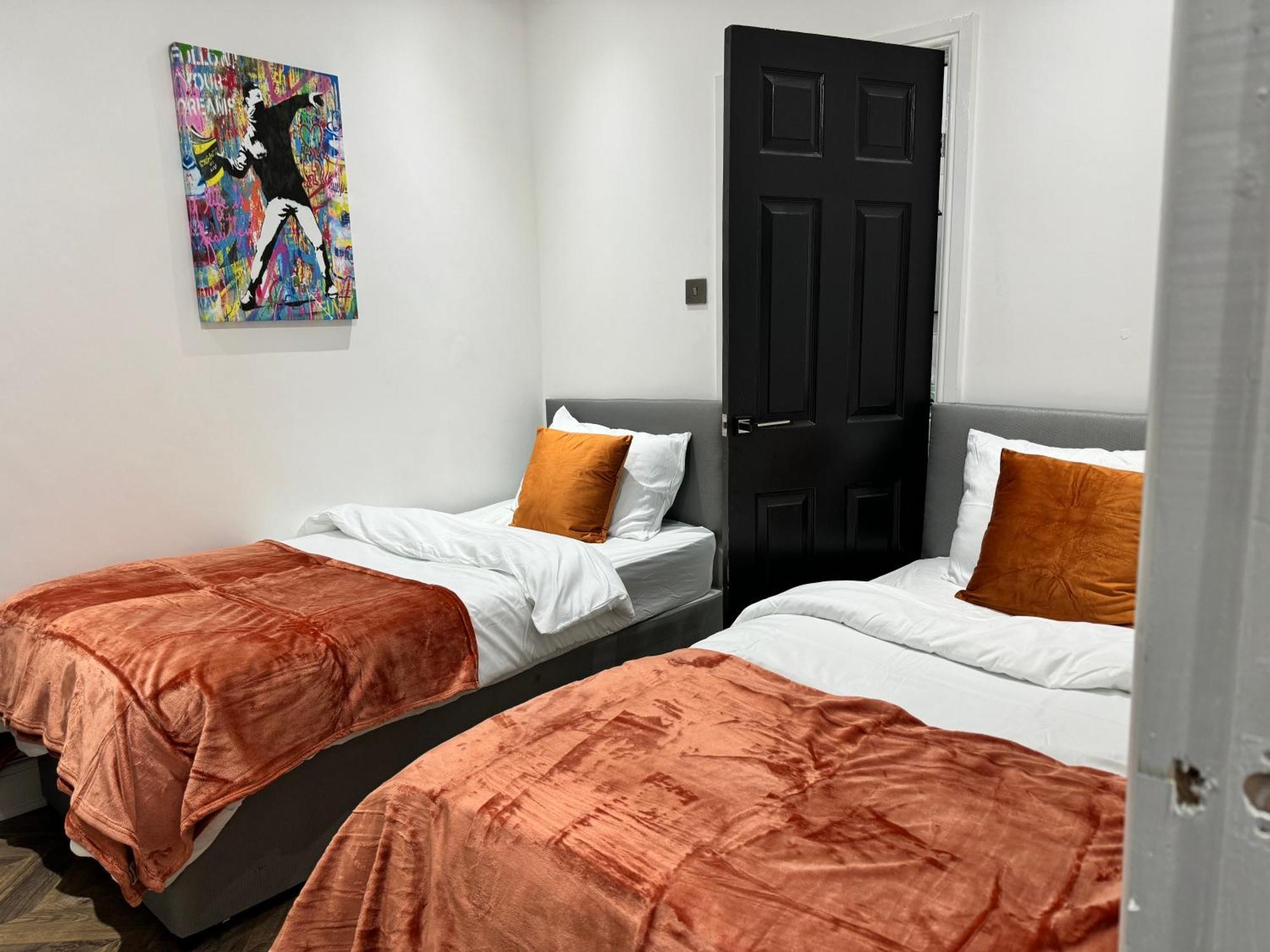 4 Bed 4 Bath House With Free Parking, 5 Mins To Lfc And 15 Mins To City Centre Liverpool Eksteriør bilde